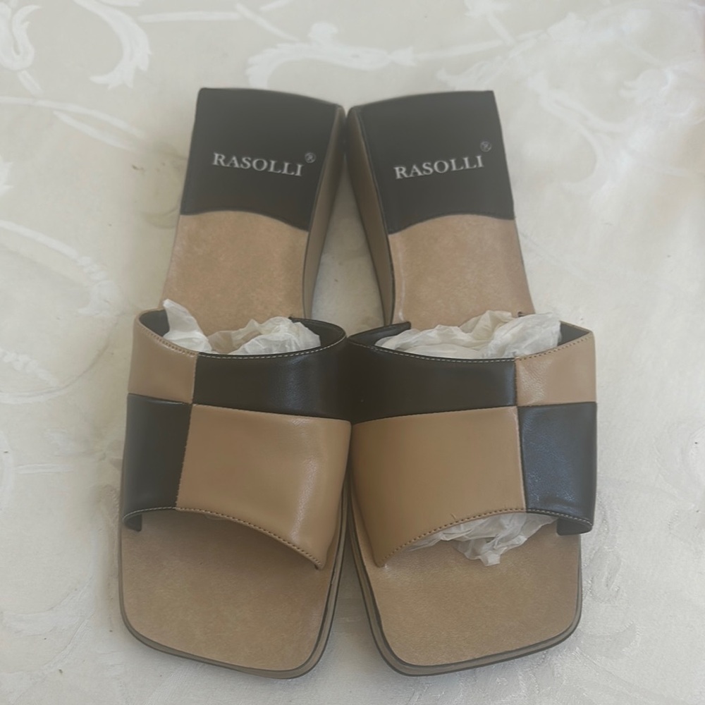 Rasolli Women's Black and Tan Slide Sandals